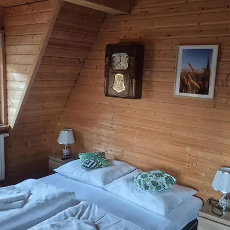 Dworek Zielonka Apartment *